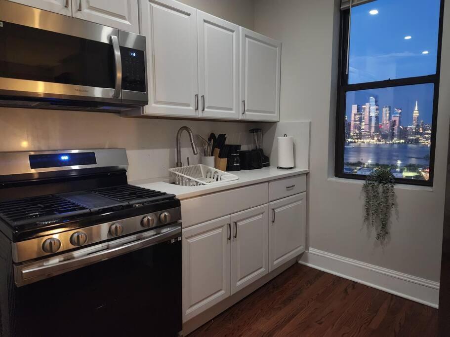 Elegant 2 Bed Gem! Mins From Nyc Apartment Union City Ngoại thất bức ảnh